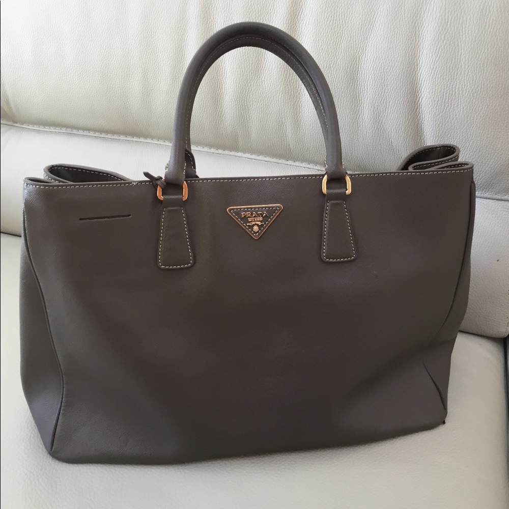 PRADA large tote! 😍
